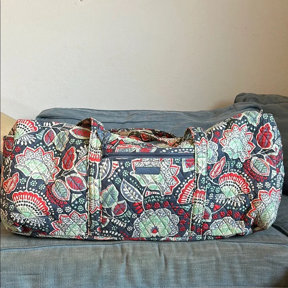 Vera Bradley Red and Green Quilted Travel Bag with Paisley Design - Picture 2 of 5